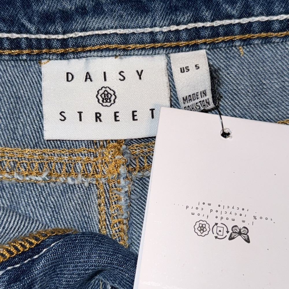 Daisy Street Longhorn Jean Shorts - Picture 4 of 4